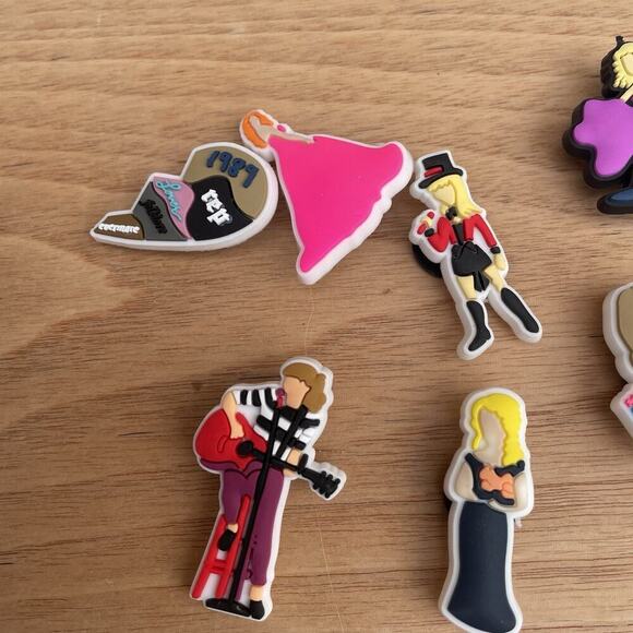 Taylor Swift Books Gift Set Little Golden Book Swifty Croc Charms Jibbitz New - Picture 2 of 9